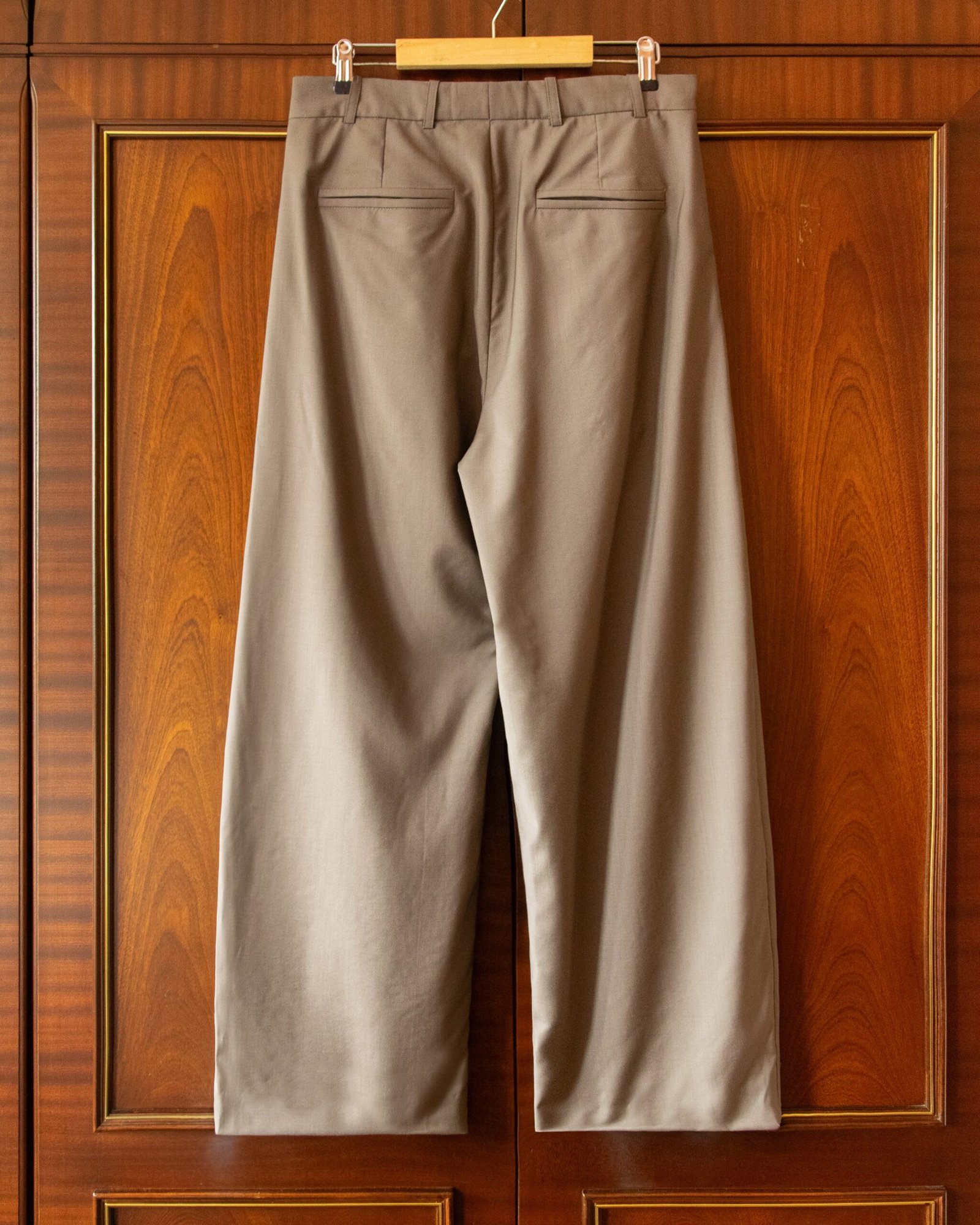 GOLFERTROUSERBACK_76914306-6b69-4de7-ad88-bd83da60be3b