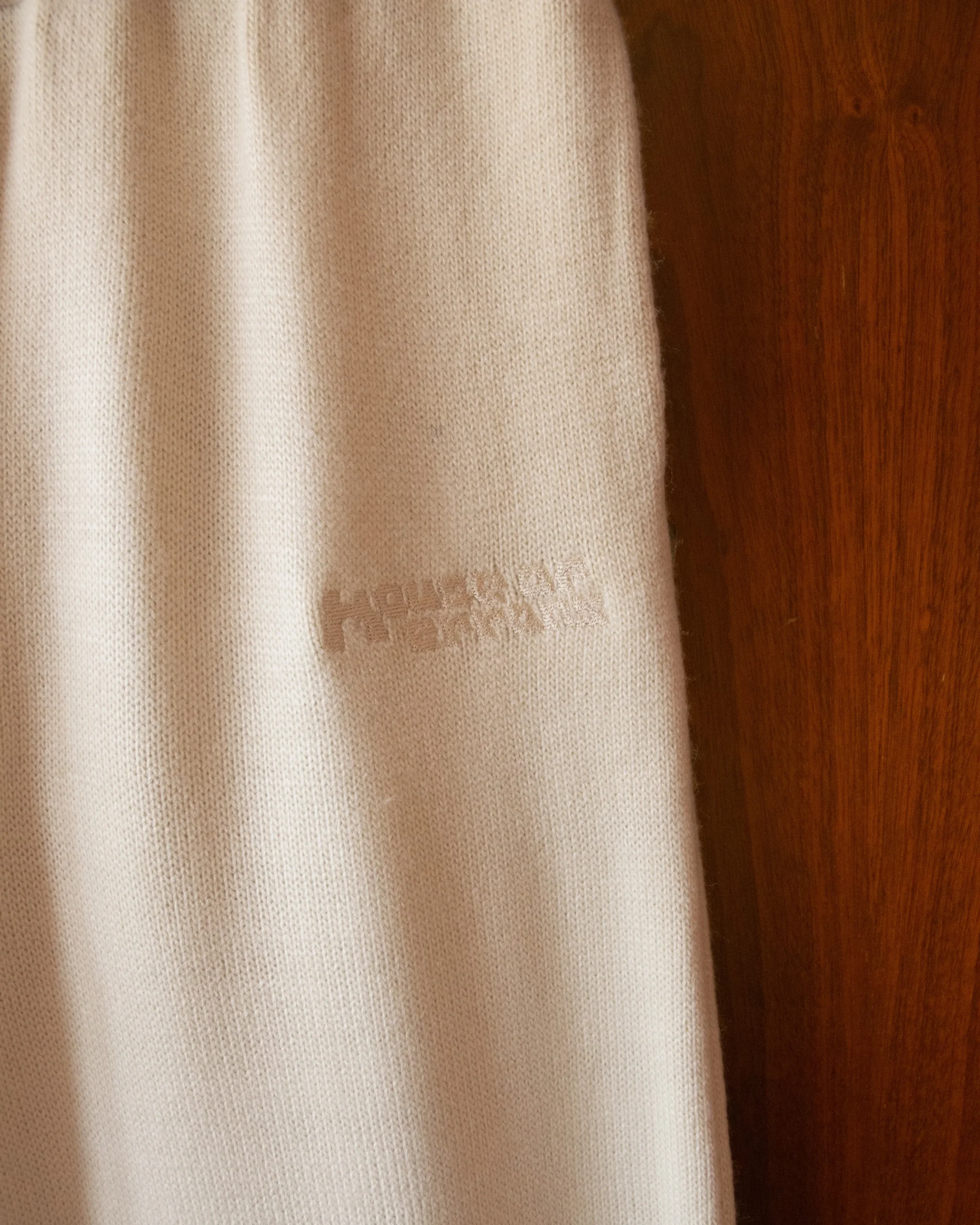 BEIGE_BOTTOMS_CLOSE_1
